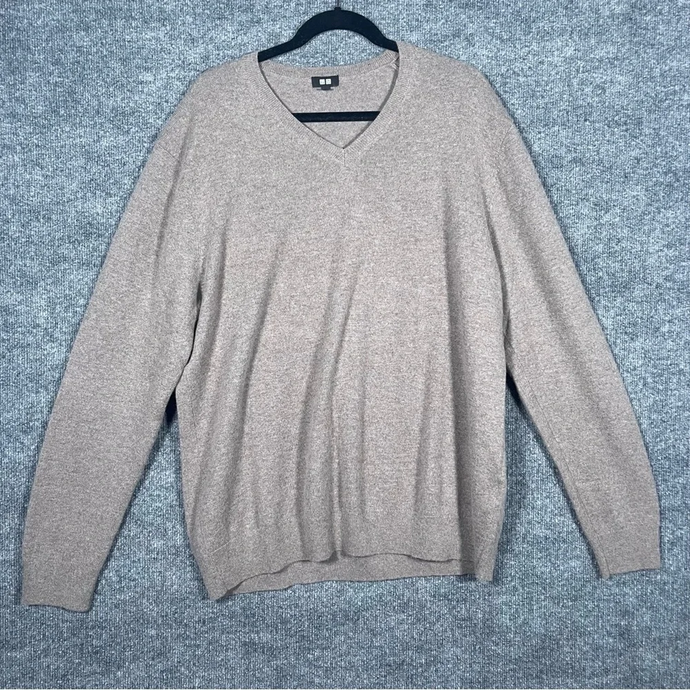 Uniqlo Men’s‎ XXL 100% Cashmere V Neck Sweater Oatmeal Light Brown Preppy Casual